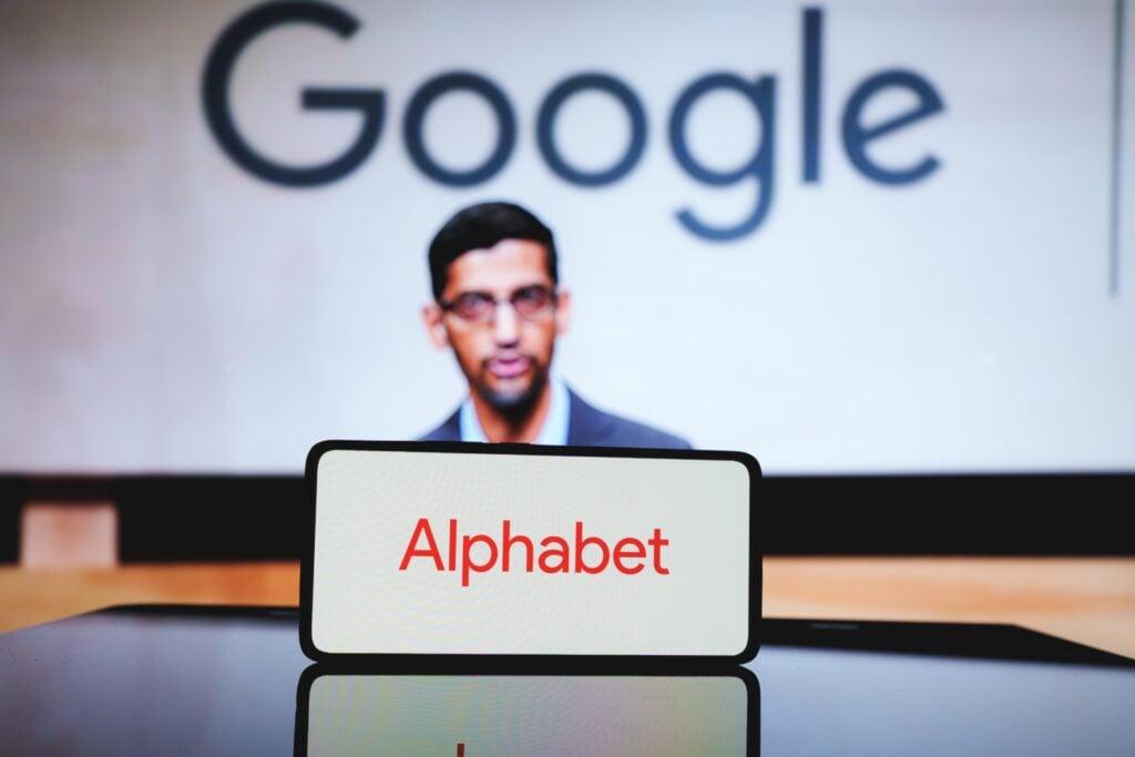 Google Gemini Eating ChatGPT Lunch : Market Share Gain From 5 % To 18 % Is  Clearest Signal  That Alphabet Is Winning AI War